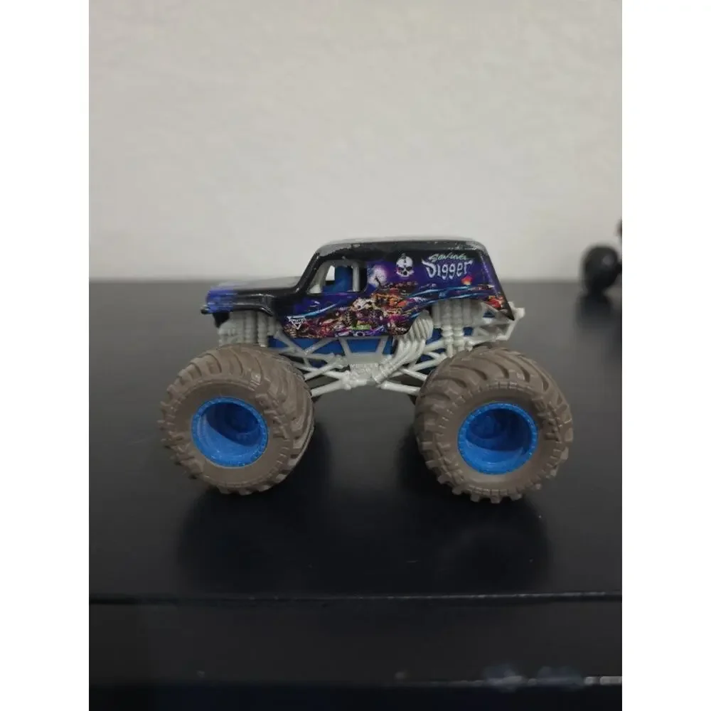 Hot Wheels & Monster Jam Monster Trucks Lot of 20
